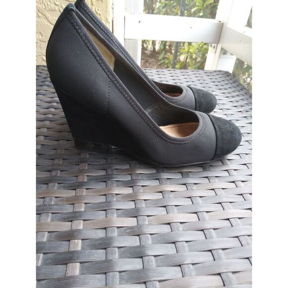 Tory Burch Wedge Heels Size 5 1/2 - Picture 4 of 9